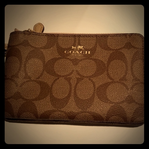 Coach Handbags - Coach wristlet